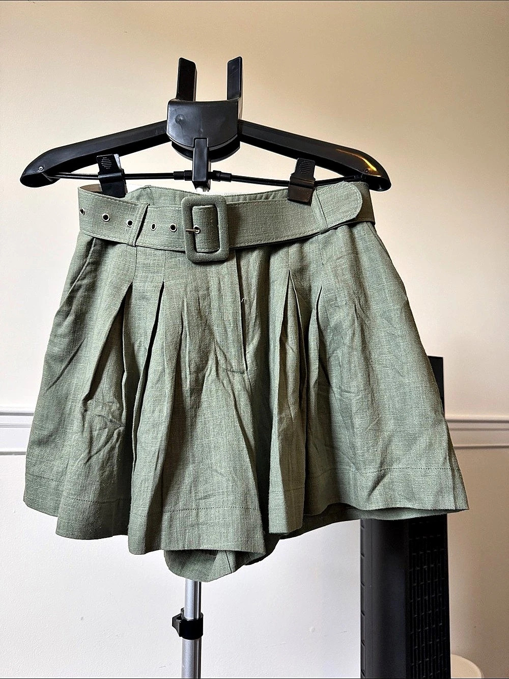 VICI Pleated Belted Linen Shorts in Green